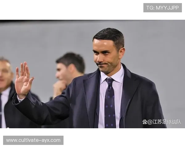 佛罗伦萨俱乐部新赛季引援布局与战术升级全面解析深度最新动态