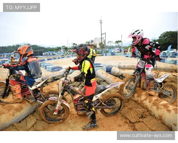 摩托车大奖赛赛季激烈角逐 新兴车手崭露头角挑战老将荣耀