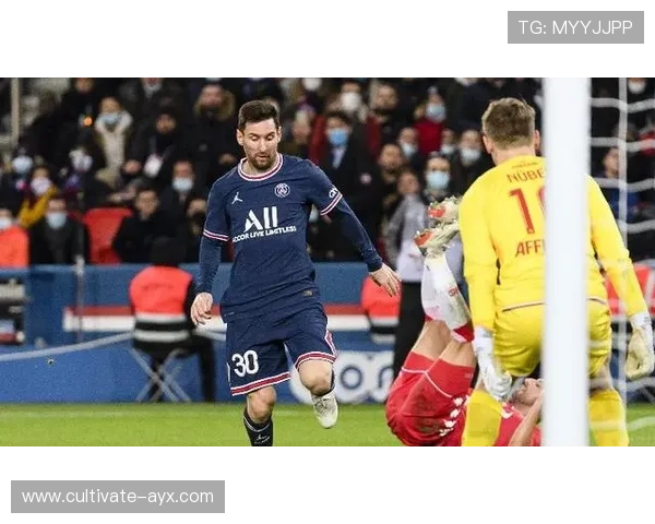 巴黎圣日耳曼最新转会动态引发球迷热议球队未来布局逐渐明朗