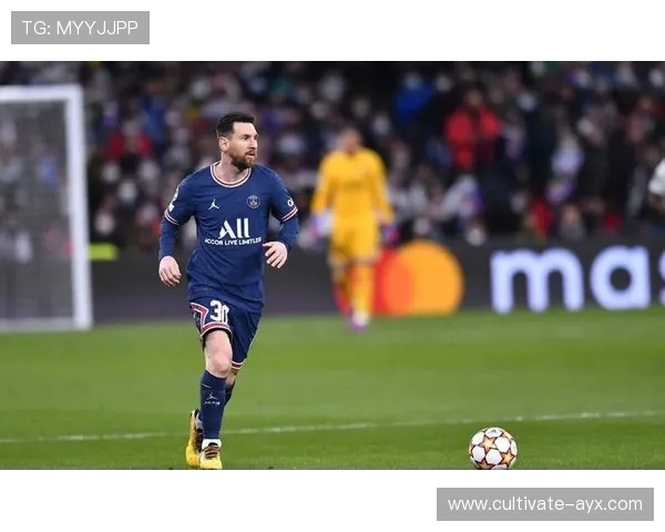 梅西转会后首次亮相巴黎 圣日耳曼球迷热烈欢迎世界足球巨星 梅西转会后首次亮相巴黎 圣日耳曼球迷热烈欢迎世界足球巨星