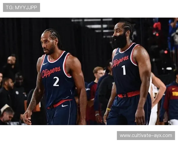 新赛季NBA揭幕战精彩纷呈 球迷热议超级新星表现与球队新阵容